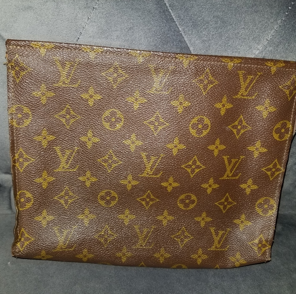 Authentic vintage preowned LV Toiletry 26